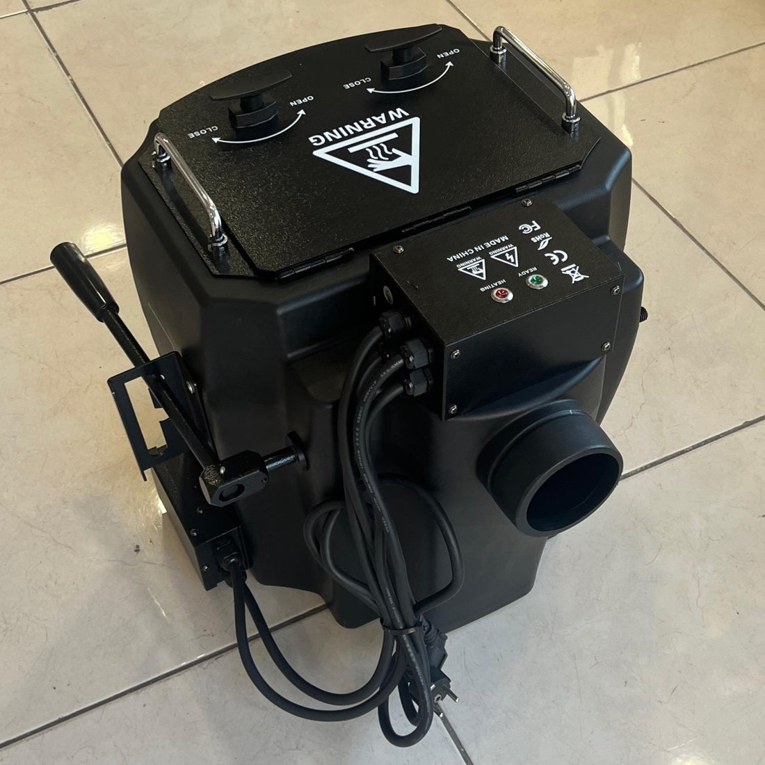 Dry ice machine